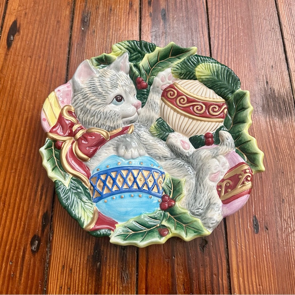 Fritz and Floyd Essentials Christmas Cat & Ornaments Plate 8.5”